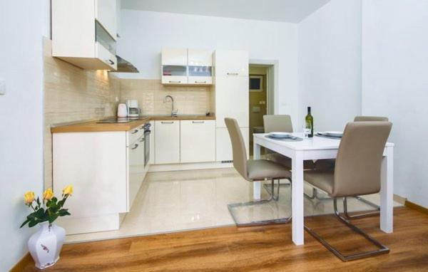 Apartman Darija 2 Podstrana Bagian luar foto